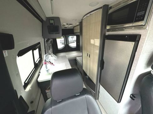 Used 2022 Mercedes-Benz Sprinter 2500 image 34