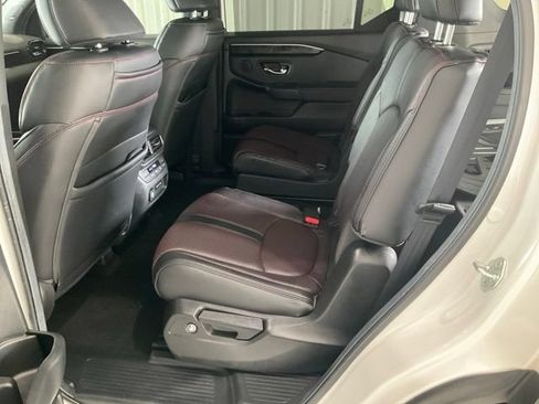 Certified 2025 Honda Pilot Black Edition image 19