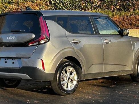 Used 2024 Kia Soul LX w/ Option Group 015 FWD image 5