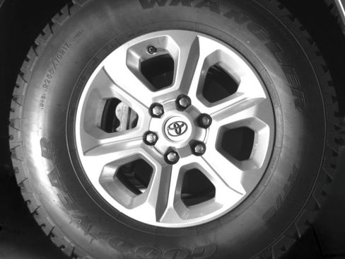 Used 2021 Toyota 4Runner SR5 Premium w/ Moonroof Package AWD/4WD image 13