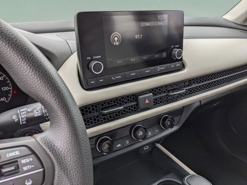 Used 2023 Honda HR-V LX image 16