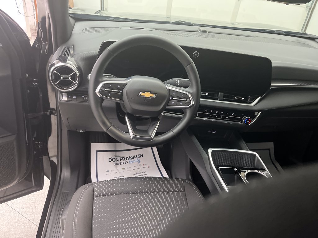 Used 2025 Chevrolet Equinox LT w/ Safety and Technology Package FWD image 17