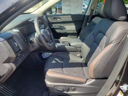 New 2026 Nissan Pathfinder Platinum w/ Cargo Package AWD/4WD image 19