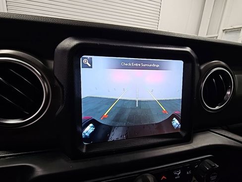 Used 2022 Jeep Gladiator Rubicon w/ Cold Weather Group image 18