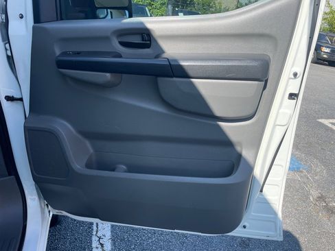 Used 2015 Nissan NV 3500 SV w/ Technology Package image 19