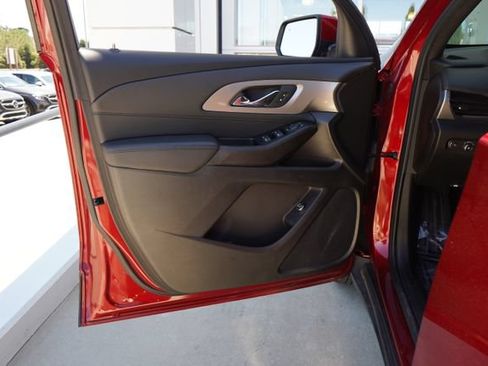 Used 2023 Chevrolet Traverse LT FWD image 15