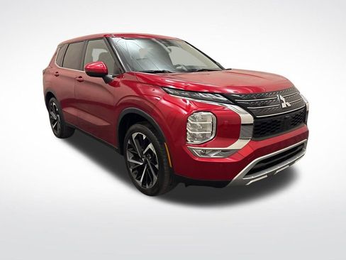 Used 2024 Mitsubishi Outlander SE image 3