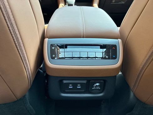 New 2026 Nissan Pathfinder Platinum AWD/4WD image 27