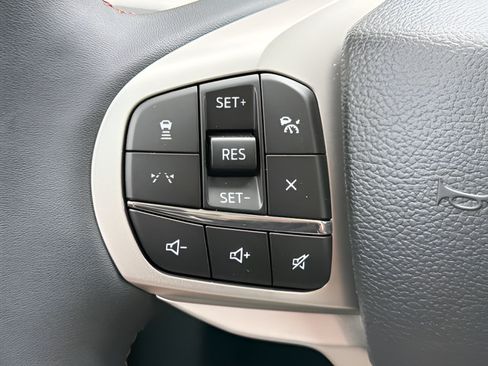 New 2026 Ford Explorer Active w/ Active Comfort Package AWD/4WD image 18