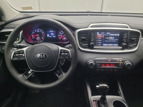 Used 2019 Kia Sorento LX image 22