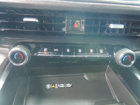 Used 2025 Chevrolet Suburban High Country image 20