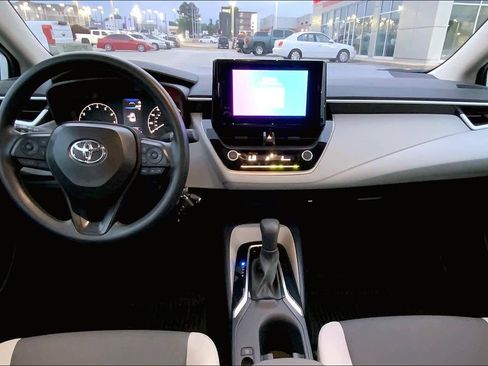 Used 2025 Toyota Corolla LE FWD image 15