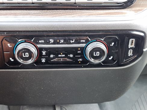 Used 2024 Chevrolet Silverado 2500 LT AWD/4WD image 18