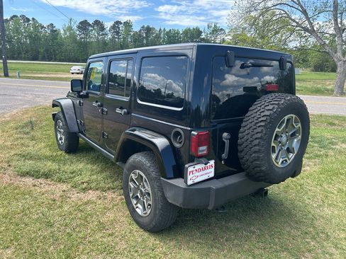 Used 2014 Jeep Wrangler Unlimited Rubicon w/ Connectivity Group image 8
