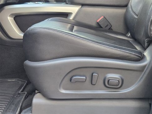 Used 2020 Nissan Titan SL w/ Moonroof Package image 23