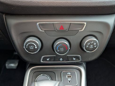 Used 2018 Jeep Compass Sport w/ Cold Weather Group AWD/4WD image 23