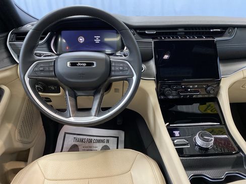 Certified 2024 Jeep Grand Cherokee Limited w/ Luxury Tech Group II image 32