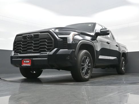 Used 2023 Toyota Tundra SR5 w/ SR5 Convenience Package AWD/4WD image 32