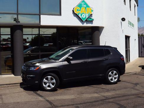 Used 2019 Jeep Compass Latitude FWD image 4