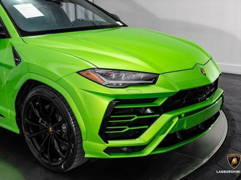 Used 2022 Lamborghini Urus AWD/4WD image 4