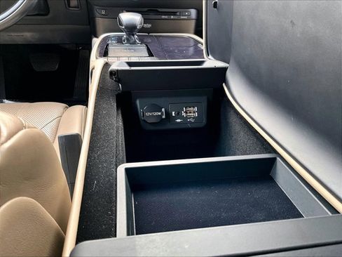 Used 2022 Lexus LS 500 w/ Interior Upgrade Package RWD image 26