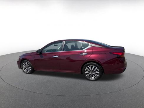 Used 2025 Nissan Altima 2.5 SV FWD image 7