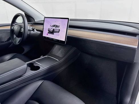 Used 2023 Tesla Model Y Long Range AWD/4WD image 34