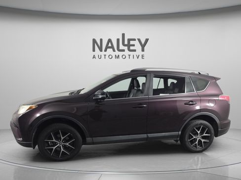 Used 2018 Toyota RAV4 SE image 3