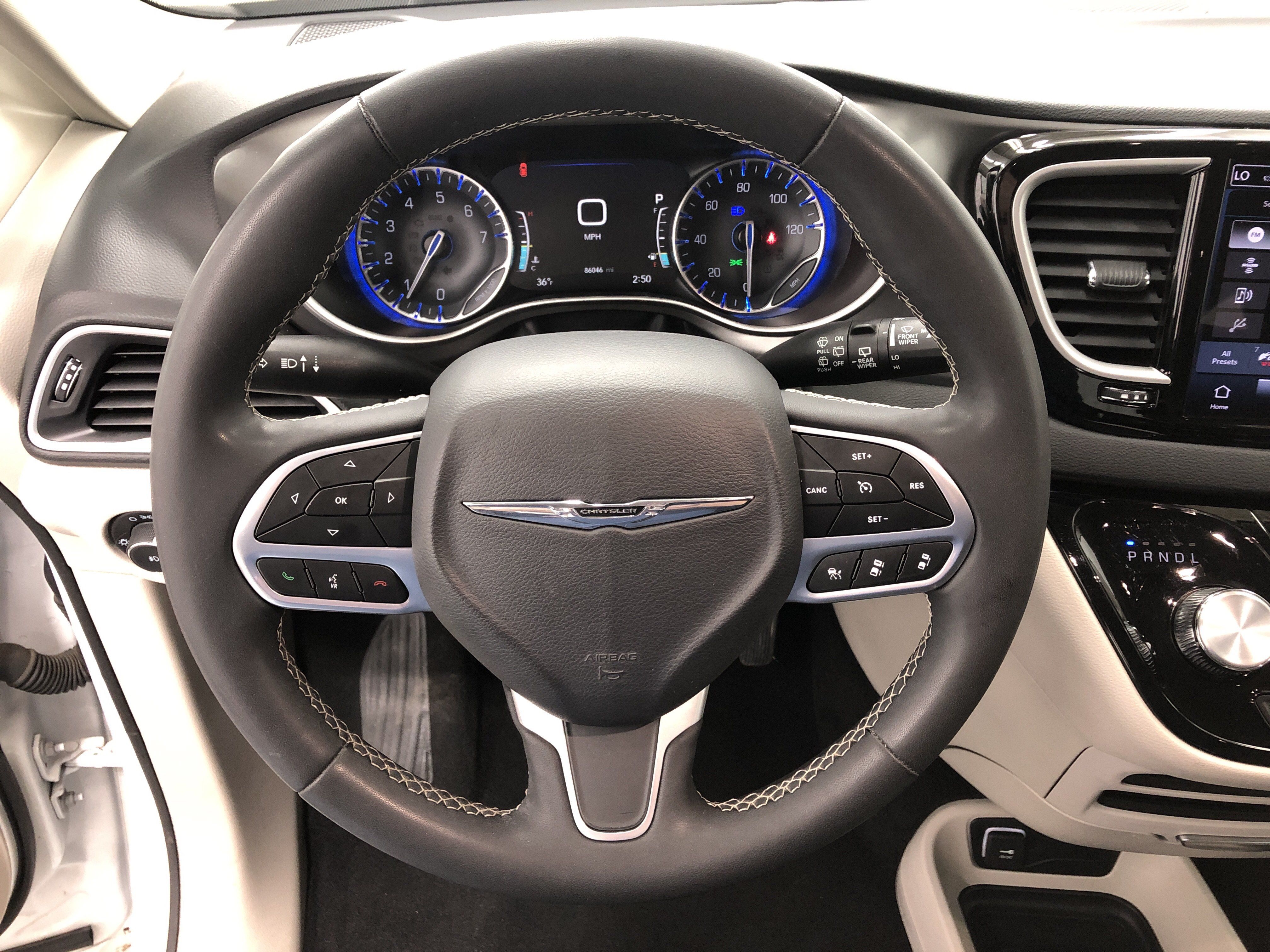 Used 2023 Chrysler Pacifica Touring-L FWD image 20