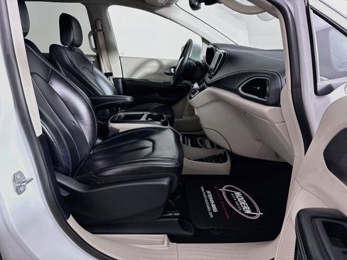 Used 2022 Chrysler Pacifica Touring-L FWD image 31