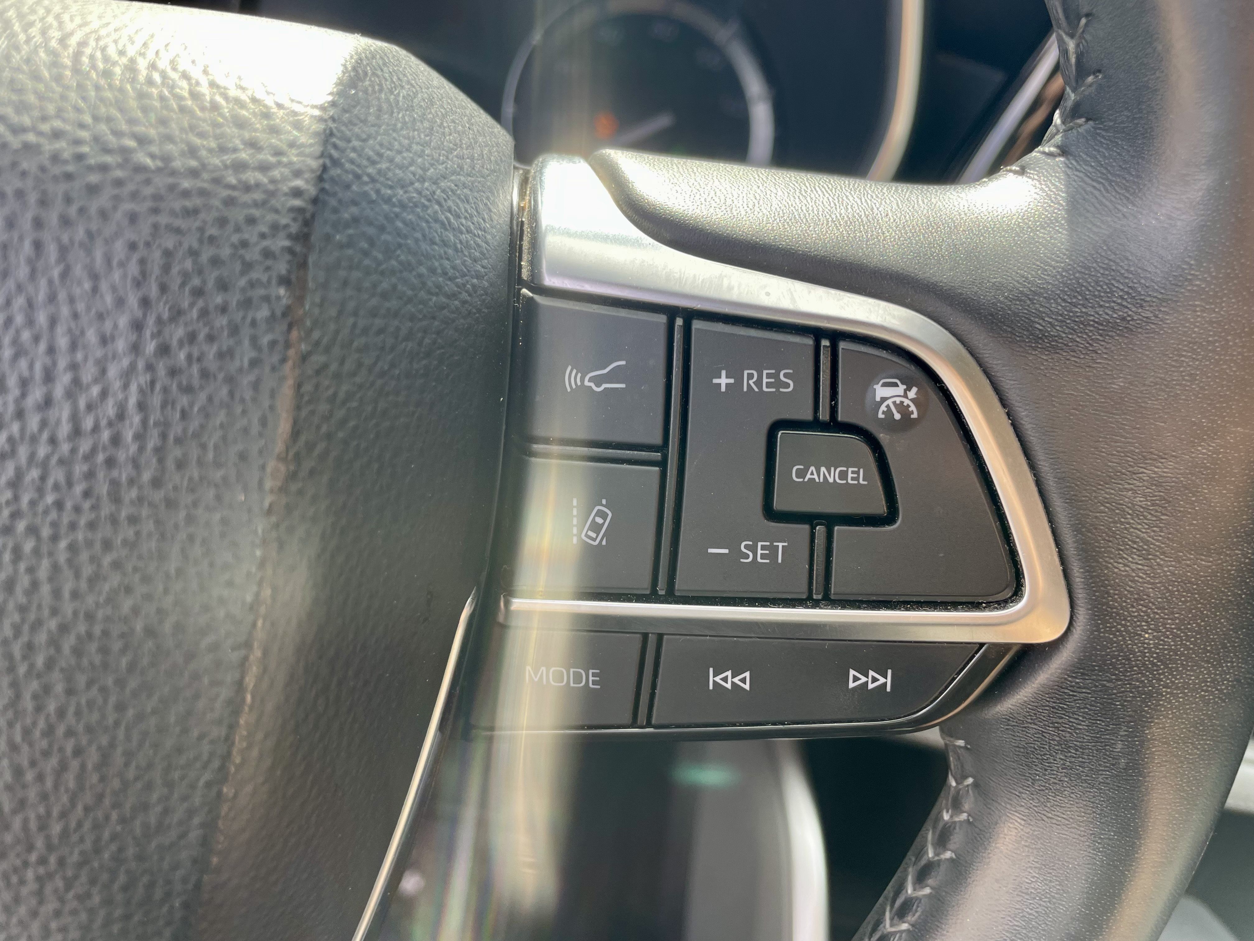 Used 2021 Toyota Highlander XLE AWD/4WD image 17