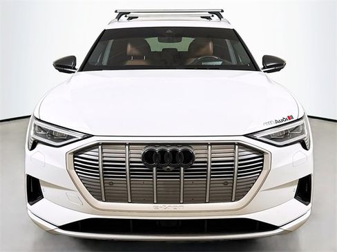 Used 2019 Audi e-tron Prestige w/ Prestige Package image 2