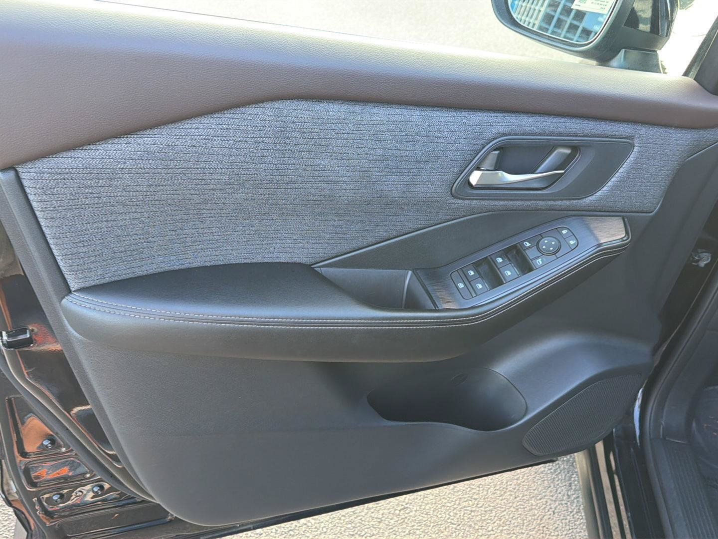 Used 2021 Nissan Rogue SV AWD/4WD image 16