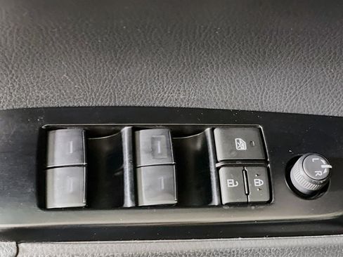 Used 2025 Toyota Camry SE w/ Convenience Package image 15