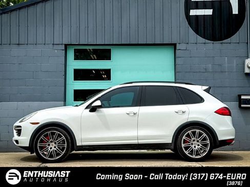 Used 2013 Porsche Cayenne Turbo w/ Premium Pkg Plus AWD/4WD image 1