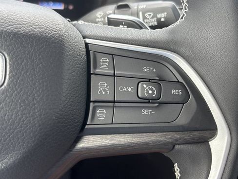 Used 2024 Jeep Grand Cherokee Limited AWD/4WD image 27
