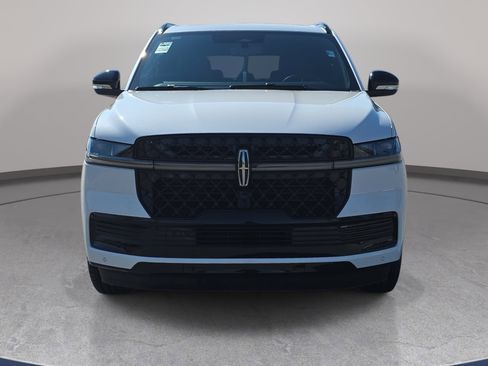 New 2026 Lincoln Navigator L Reserve w/ Jet Appearance Package AWD/4WD image 2
