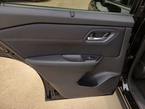 Certified 2024 Nissan Rogue SV w/ SV Premium Package FWD image 14