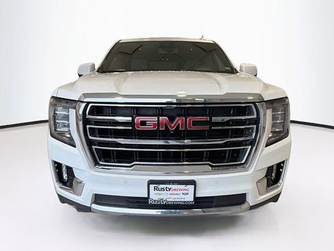 Used 2023 GMC Yukon SLT w/ SLT Premium Package image 2
