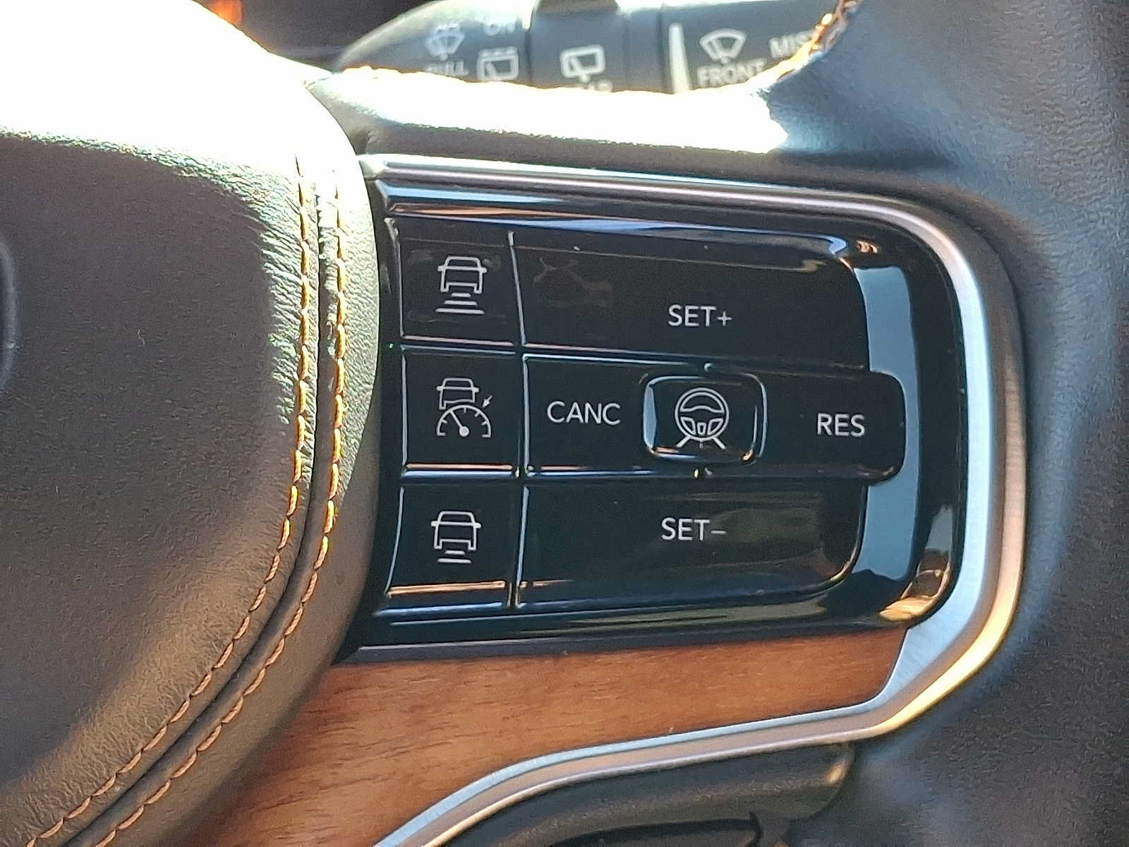 Used 2022 Jeep Grand Wagoneer Series III AWD/4WD image 25