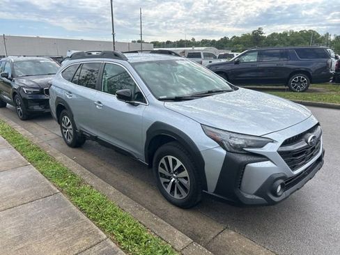 Used 2023 Subaru Outback Premium AWD/4WD image 2