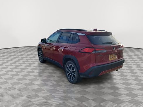 Used 2023 Toyota Corolla Cross XLE image 6