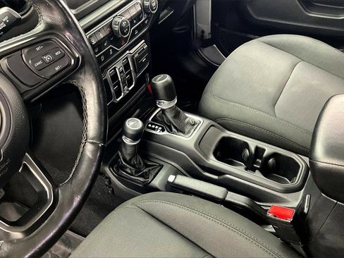 Used 2022 Jeep Gladiator Willys image 15