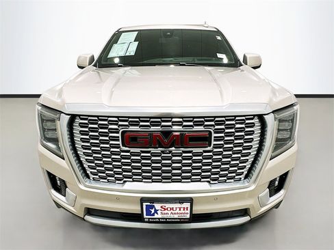 Used 2021 GMC Yukon Denali w/ LPO, Illumination Package image 2