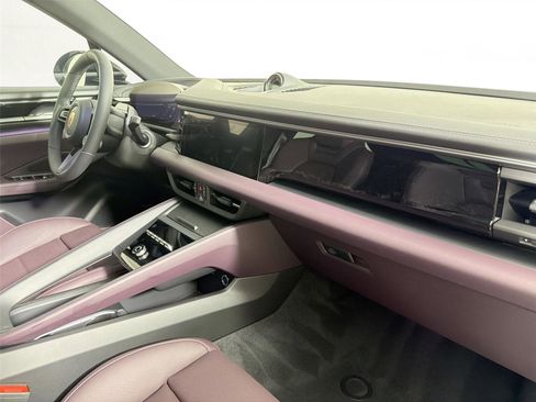 Certified 2026 Porsche Macan Electric RWD image 29