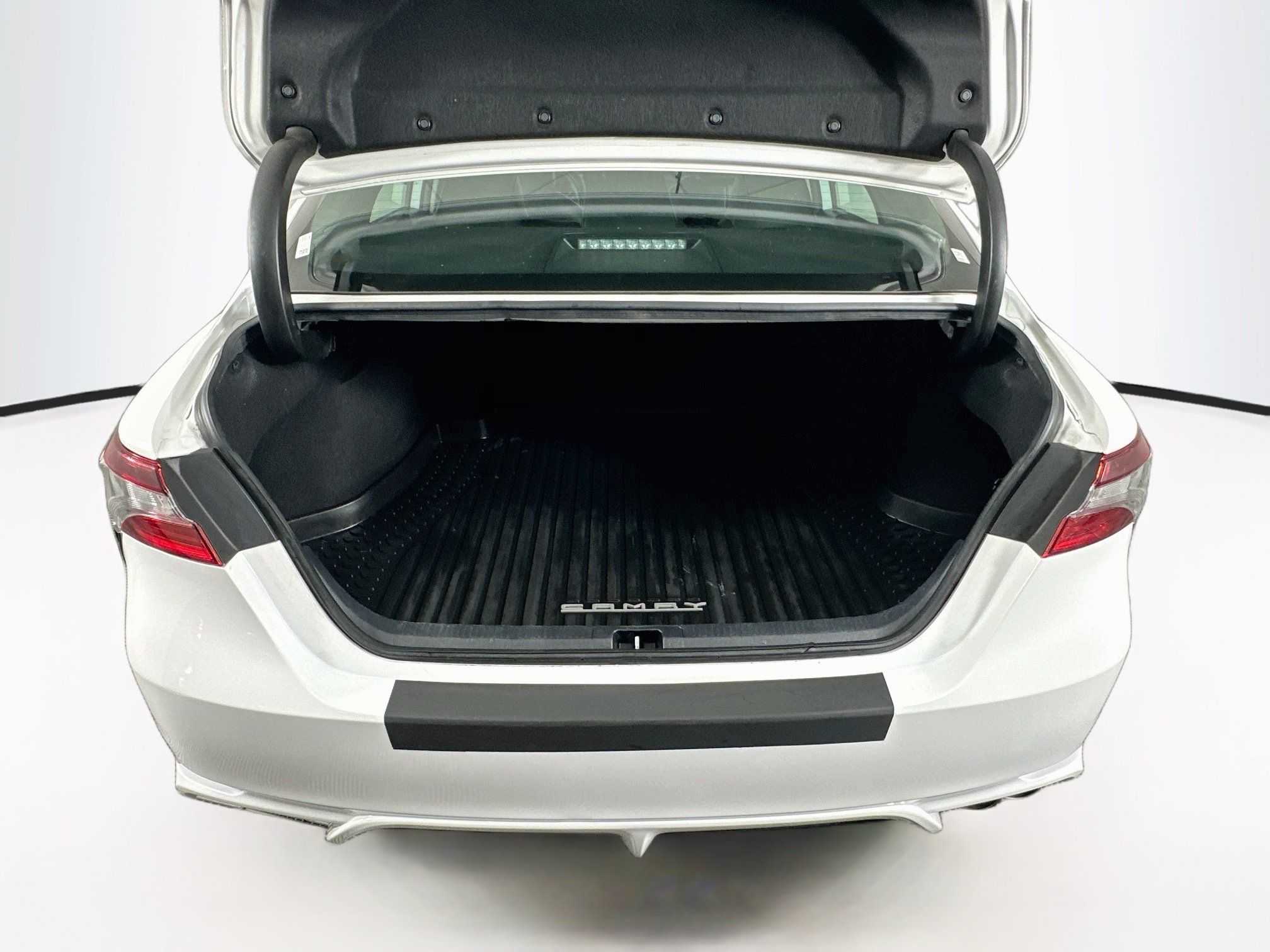 Used 2022 Toyota Camry SE FWD image 28
