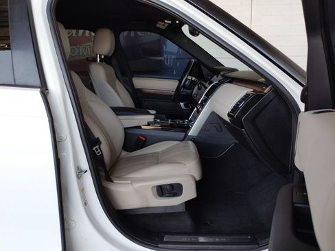 Used 2019 Land Rover Discovery HSE AWD/4WD image 11