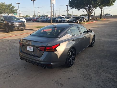 Used 2025 Nissan Altima 2.5 SR FWD image 7