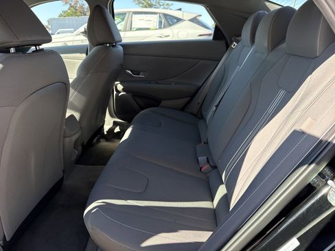 Used 2025 Hyundai Elantra Sport image 13