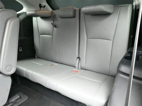 Used 2022 Toyota Highlander Limited image 16